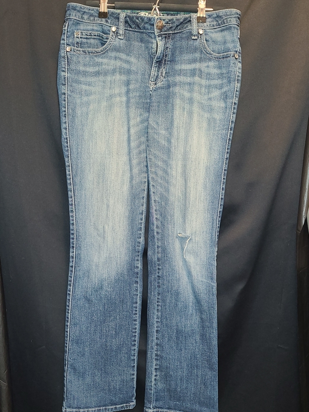 ROCK 47 BY WRANGLER Women’s Mid Wash Blue Straight-Leg Jeans